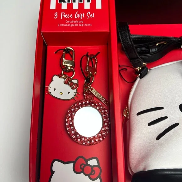 Hello Kitty 3 pieces gift set crossbody bags with 2 bag charms with Original Box - Picture 5 of 8
